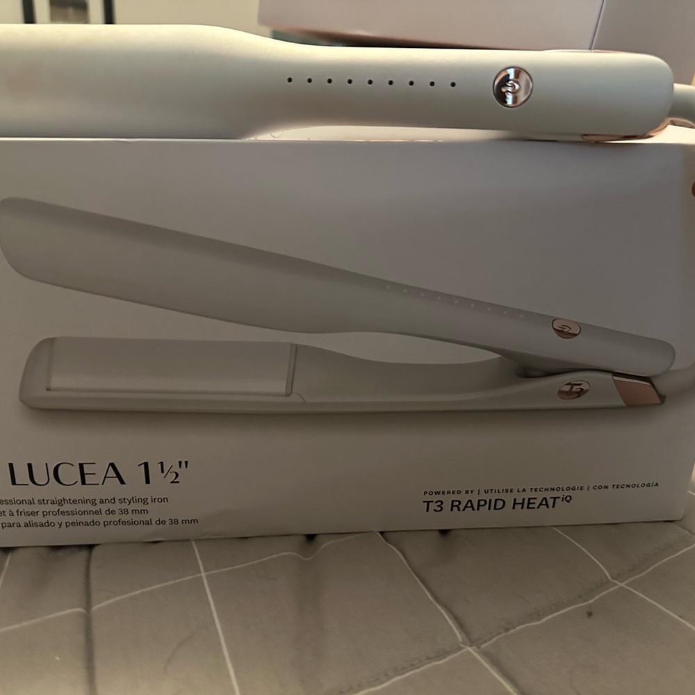 T3 Lucea 1.5" Styling Iron in White and Silver